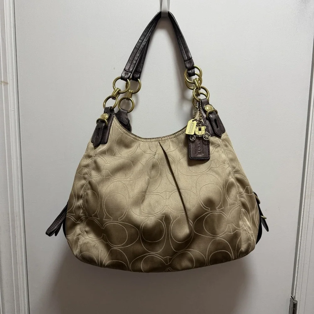 Coach Mia Maggie Hobo Shoulder Bag / Purse 16153 Horse Carriage Hang Tab